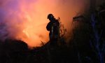 Cumulo di sterpaglie a fuoco a Biassono: pompieri al lavoro per tre ore FOTO VIDEO