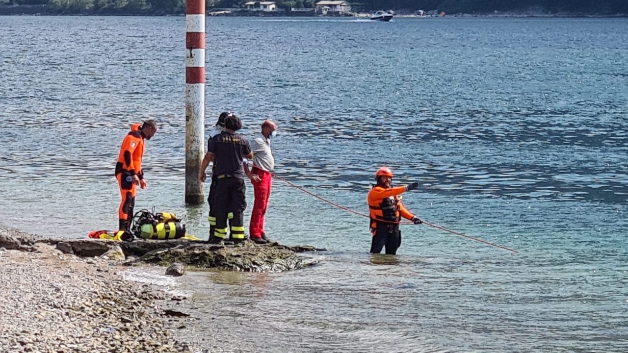 Ritrovato il corpo della dodicenne inghiottita dal lago