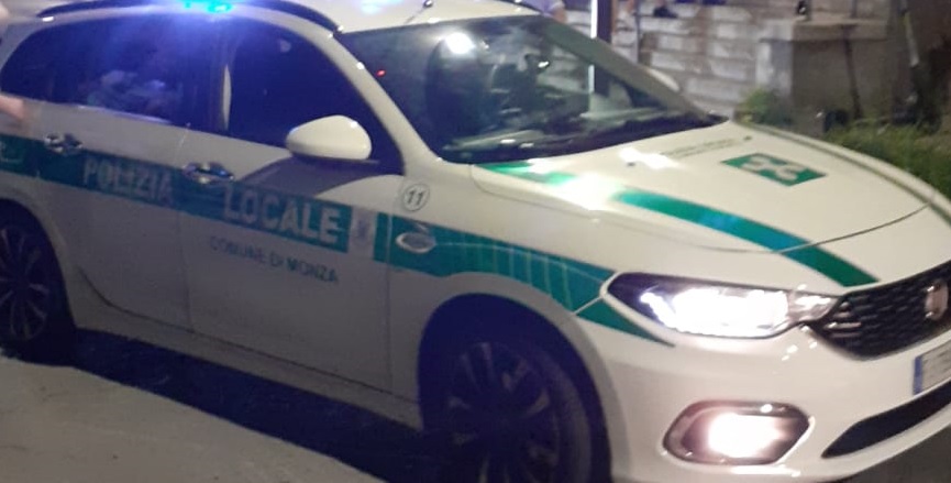 Cade dal monopattino: 25enne in ospedale