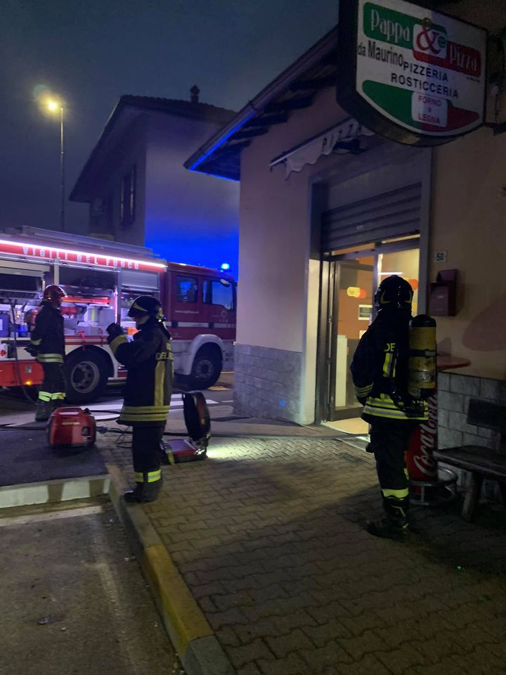 Principio d’incendio in magazzino, paura in una pizzeria di Villasanta