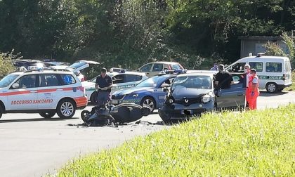 Usmate: ennesimo incidente all'incrocio maledetto, centauro in ospedale FOTO E VIDEO