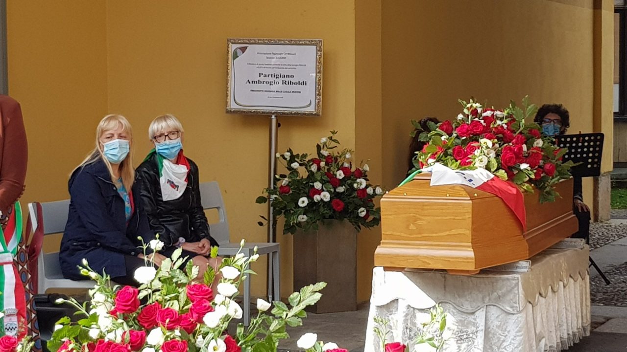 Il saluto al partigiano Ambrogio Riboldi sulle note di “Bella Ciao” FOTO e VIDEO