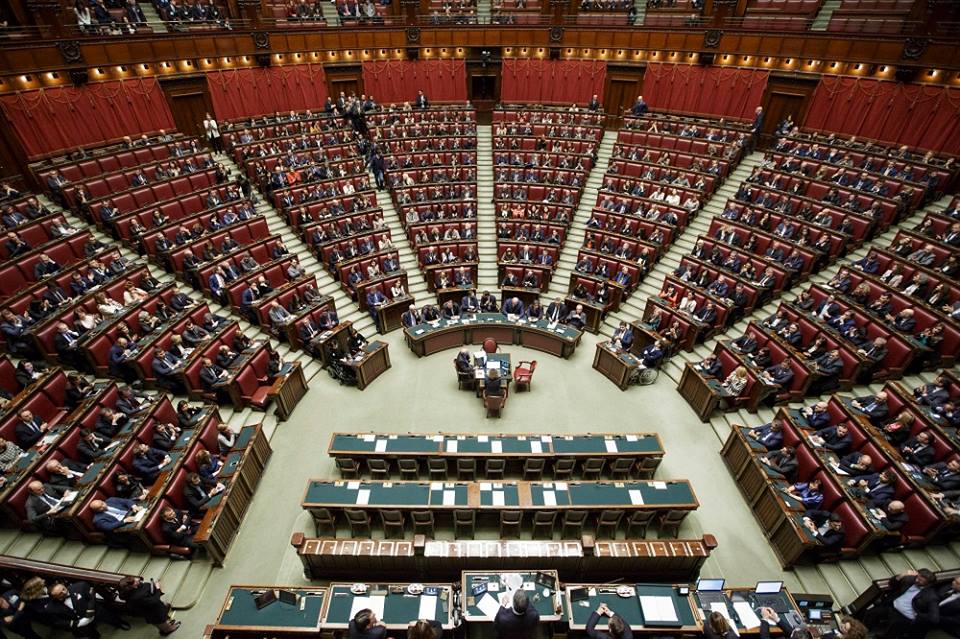 Una maratona oratoria per dire “no” al taglio del Parlamento