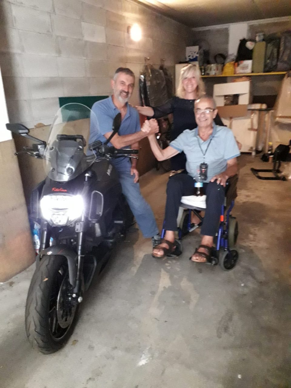 Prima di morire dona la sua moto per aiutare i malati di Covid