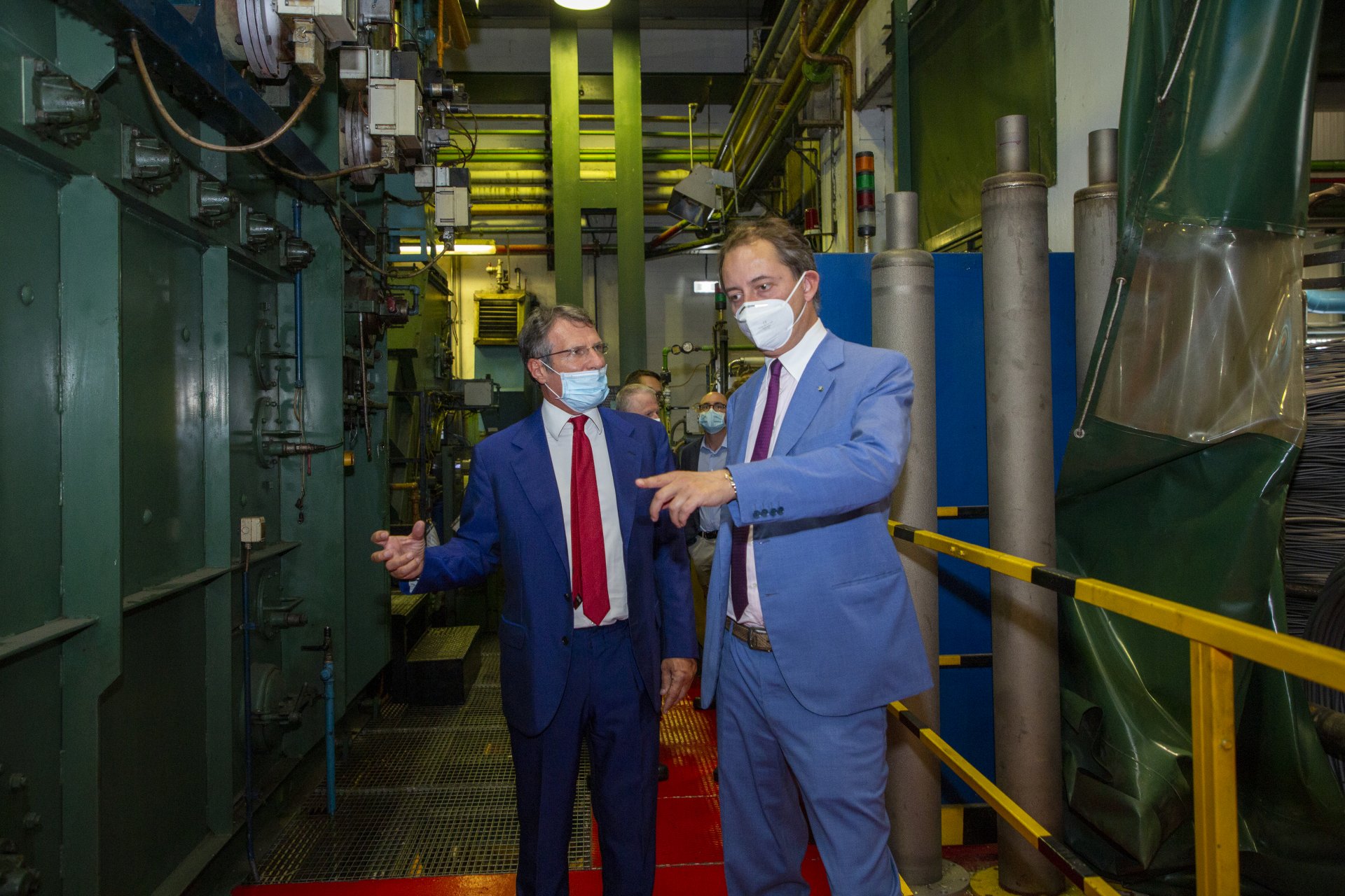 Alessandro Spada, Presidente di Assolombarda, e Jody Brugola, Presidente di Brugola OEB Industriale, all'interno dello stabilimento di Brugola