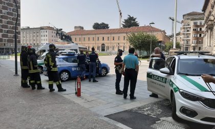 Minaccia di darsi fuoco, caos sotto al Comune