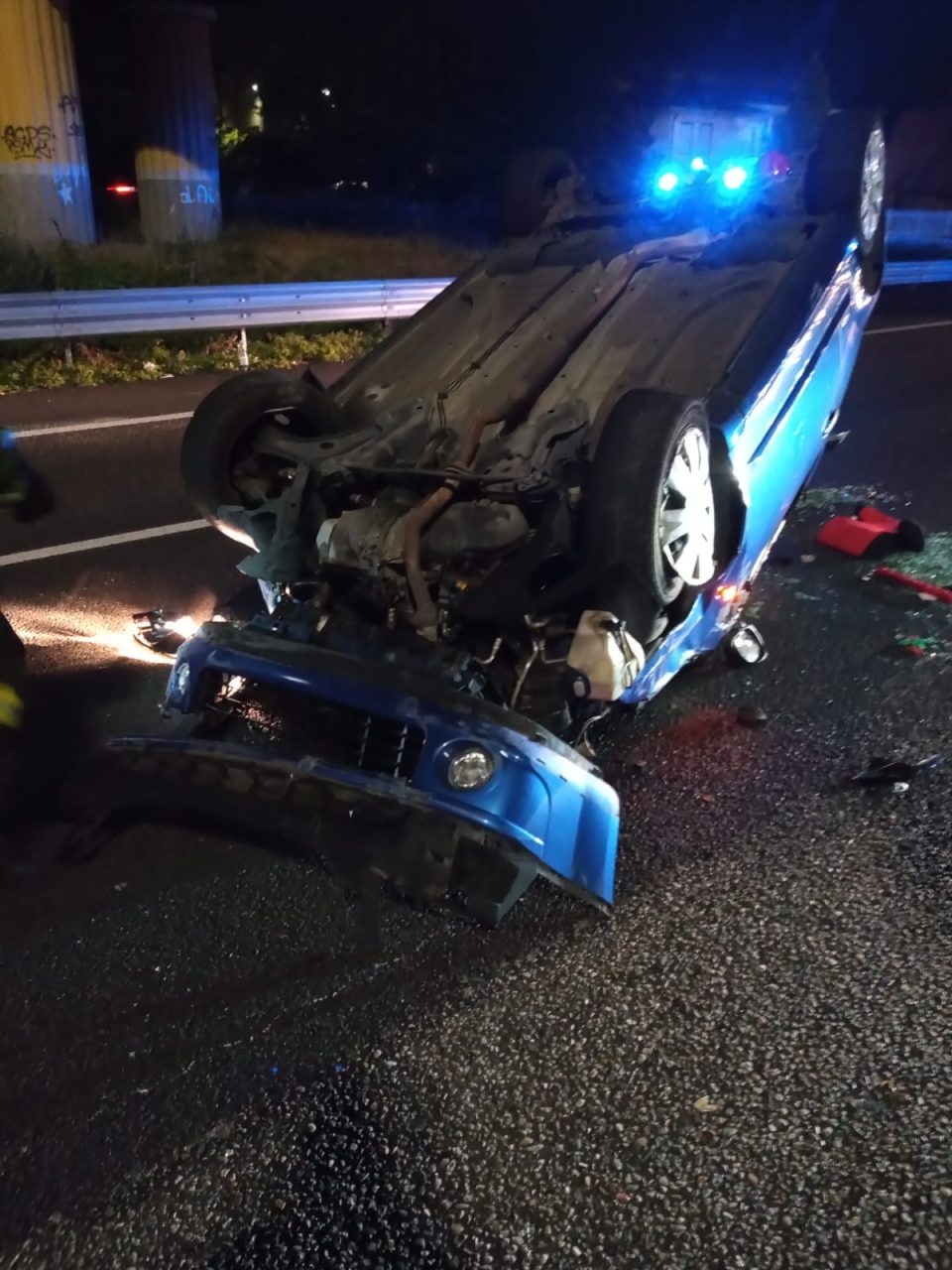 Auto si ribalta in Valassina