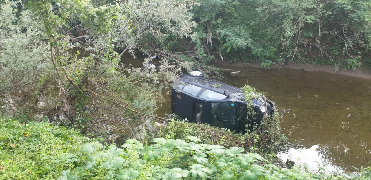 Caponago: colpo di sonno al volante, 20enne finisce nel Molgora