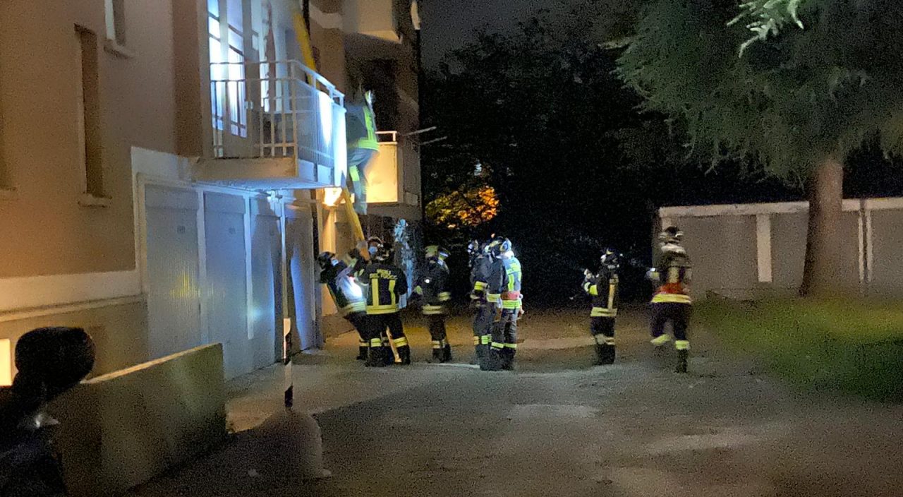 Manda un sms dicendo di volerla fare finita: arrivano pompieri e Carabinieri