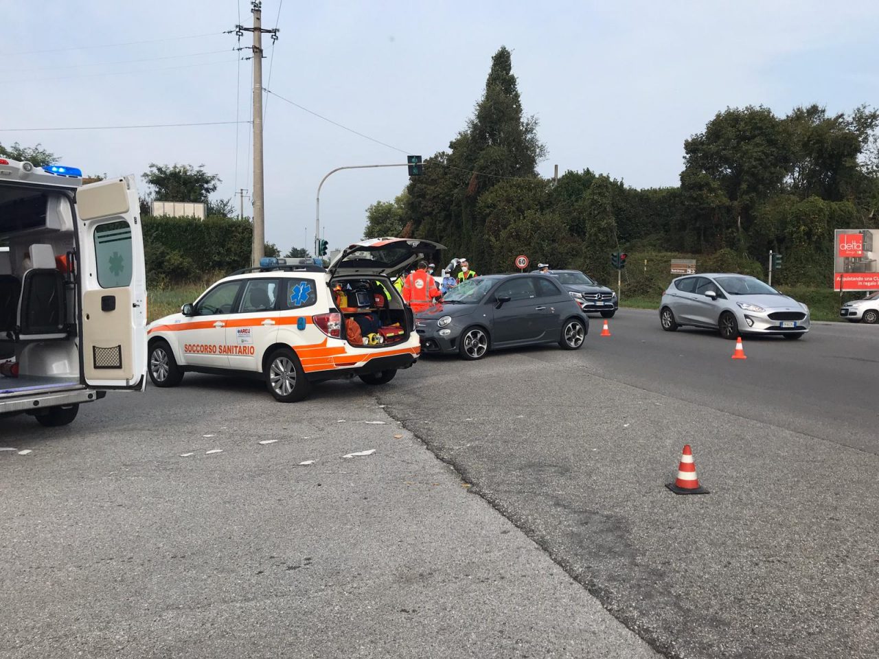 Ciclista investito a Vimercate, arriva anche l’elisoccorso VIDEO