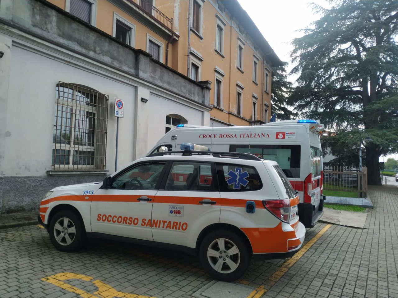 Malore in Comune, soccorsi in codice rosso