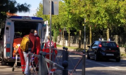 Ambulanza e Carabinieri alla scuola media di Nova Milanese