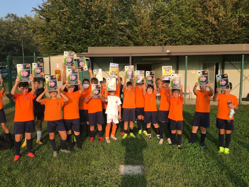 Con i quadernoni #SquadraAntiBulli l’Aurora augura buona scuola ai suoi ragazzi