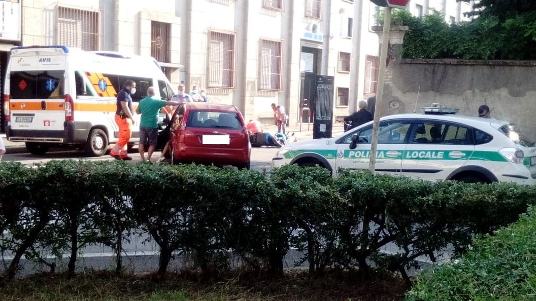 Incidente in via Cavour, soccorsa una 45enne