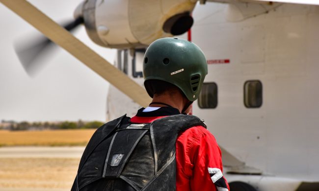 Precipita aereo: morti il pilota e un paracadutista