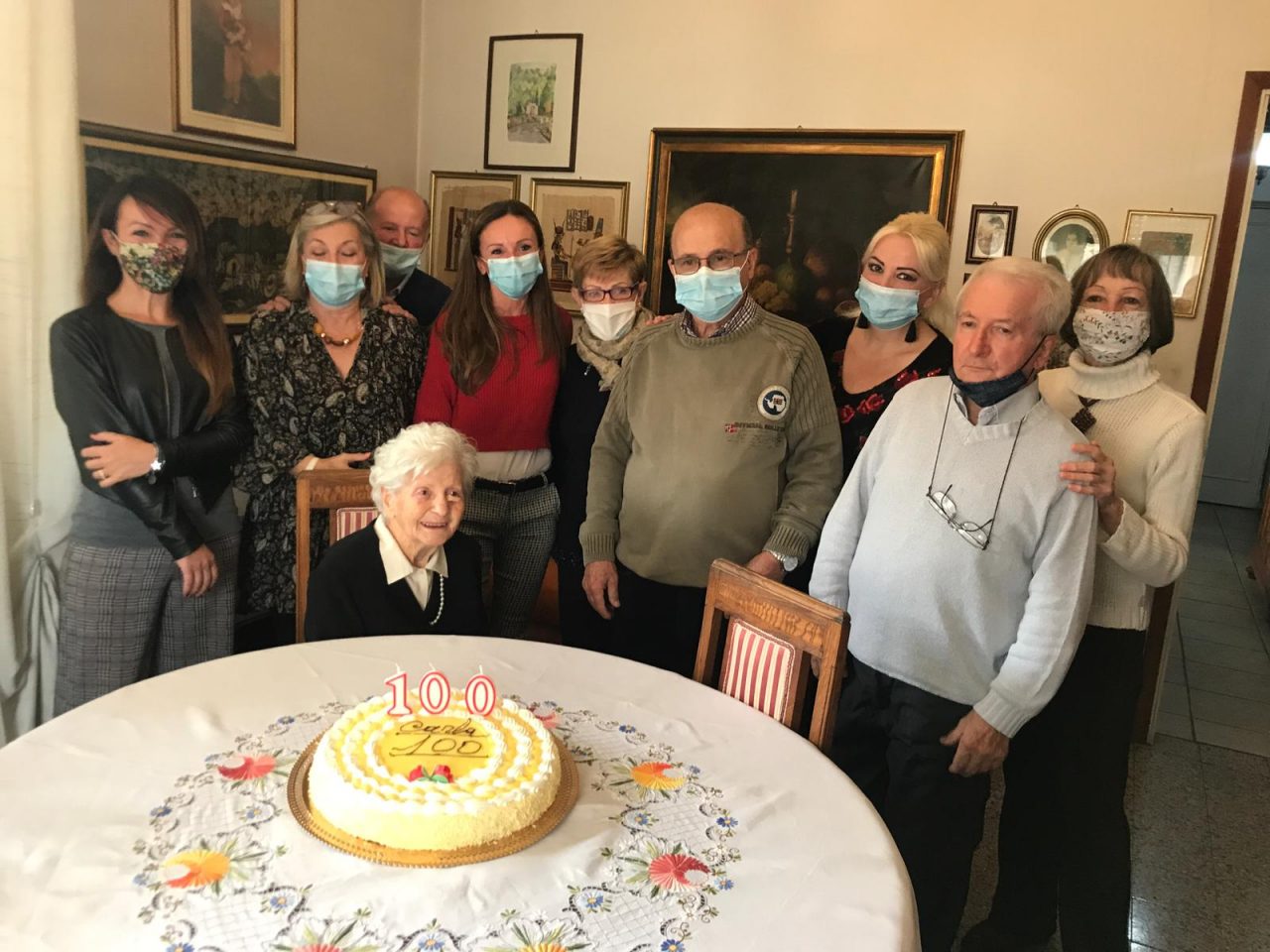 Una vita spesa per la casa, i figli e i nipoti: tanti auguri alla centenaria Carolina Farina