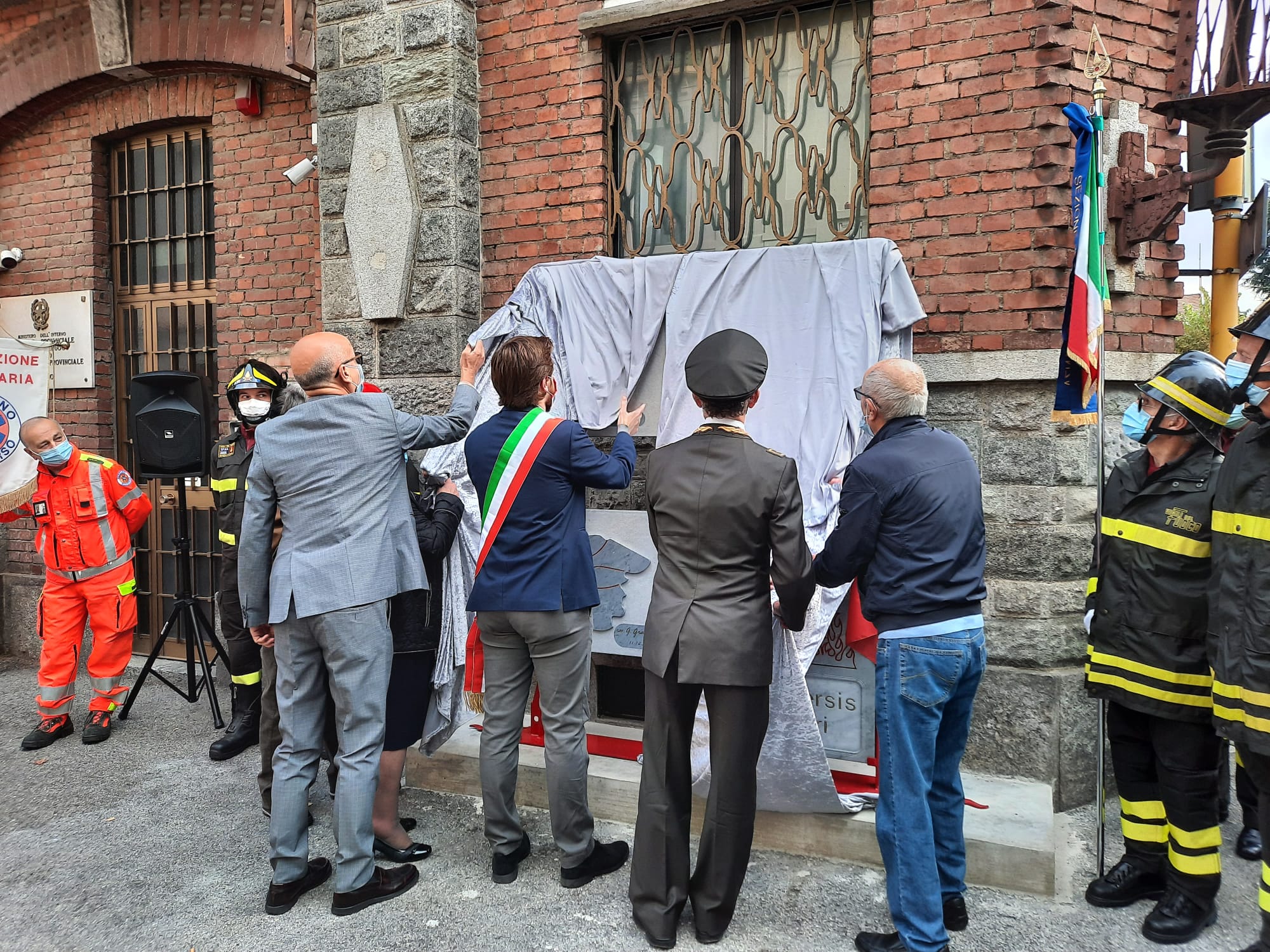 Seregno monumento per Vigili del fuoco pompieri