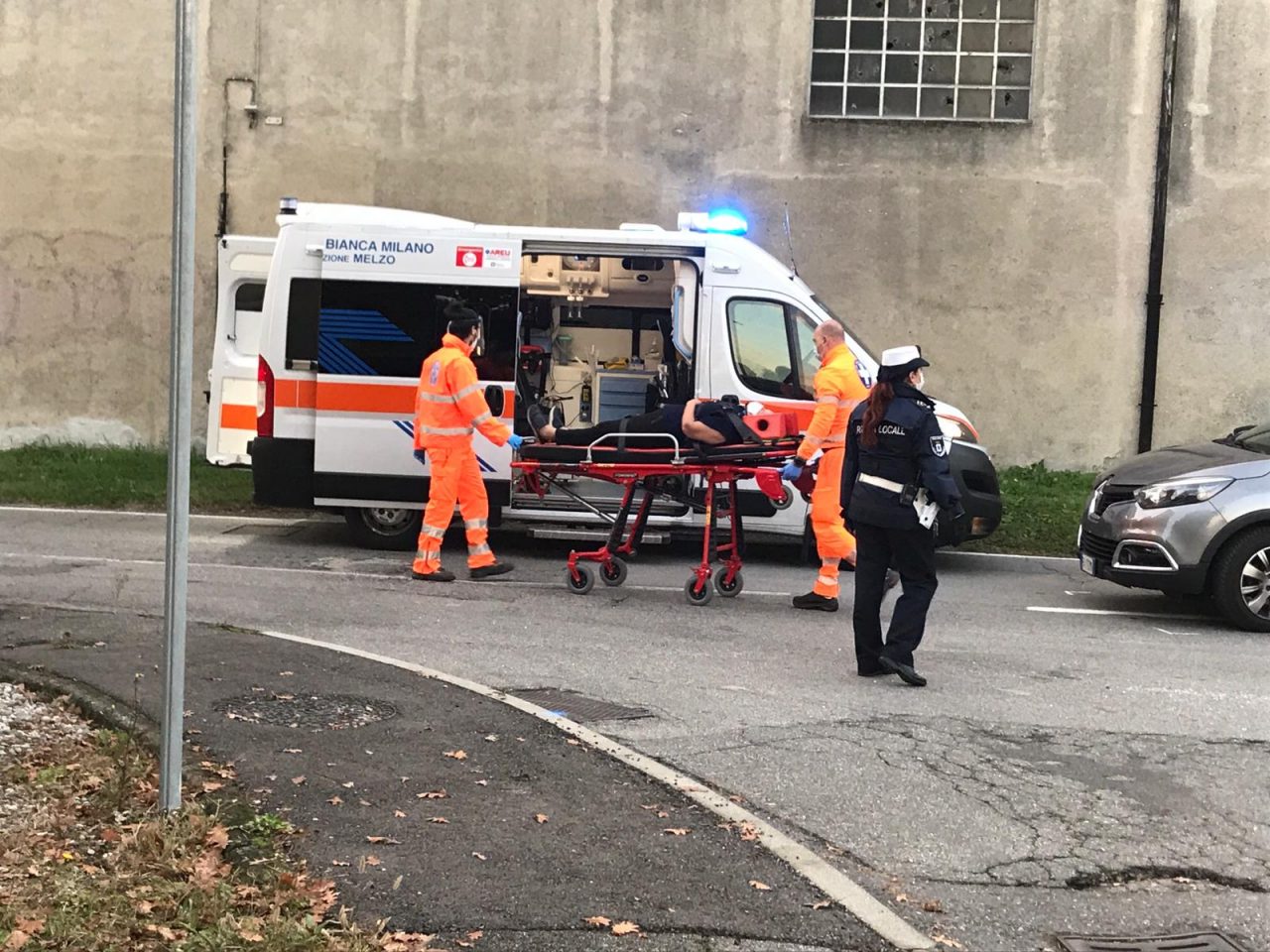 Scontro tra un’automobile e uno scooterone, grave un 39enne