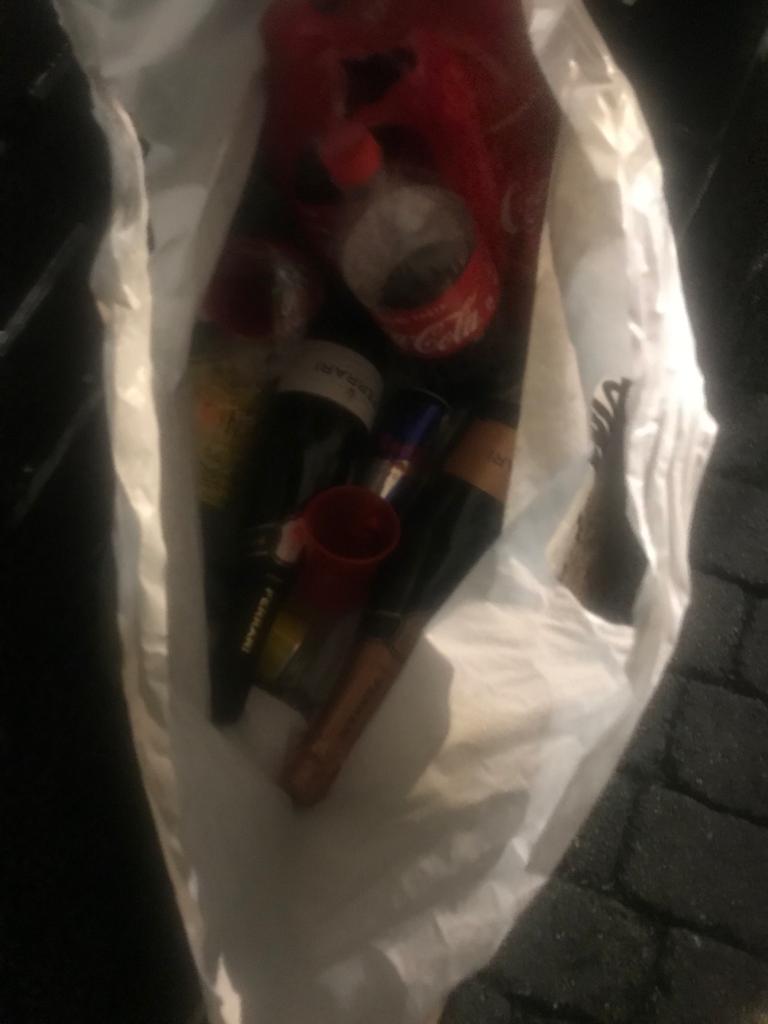 Biassono L'intervento dei Carabinieri presso i giardini pubblici e le bottiglie di alcolici abbandonate