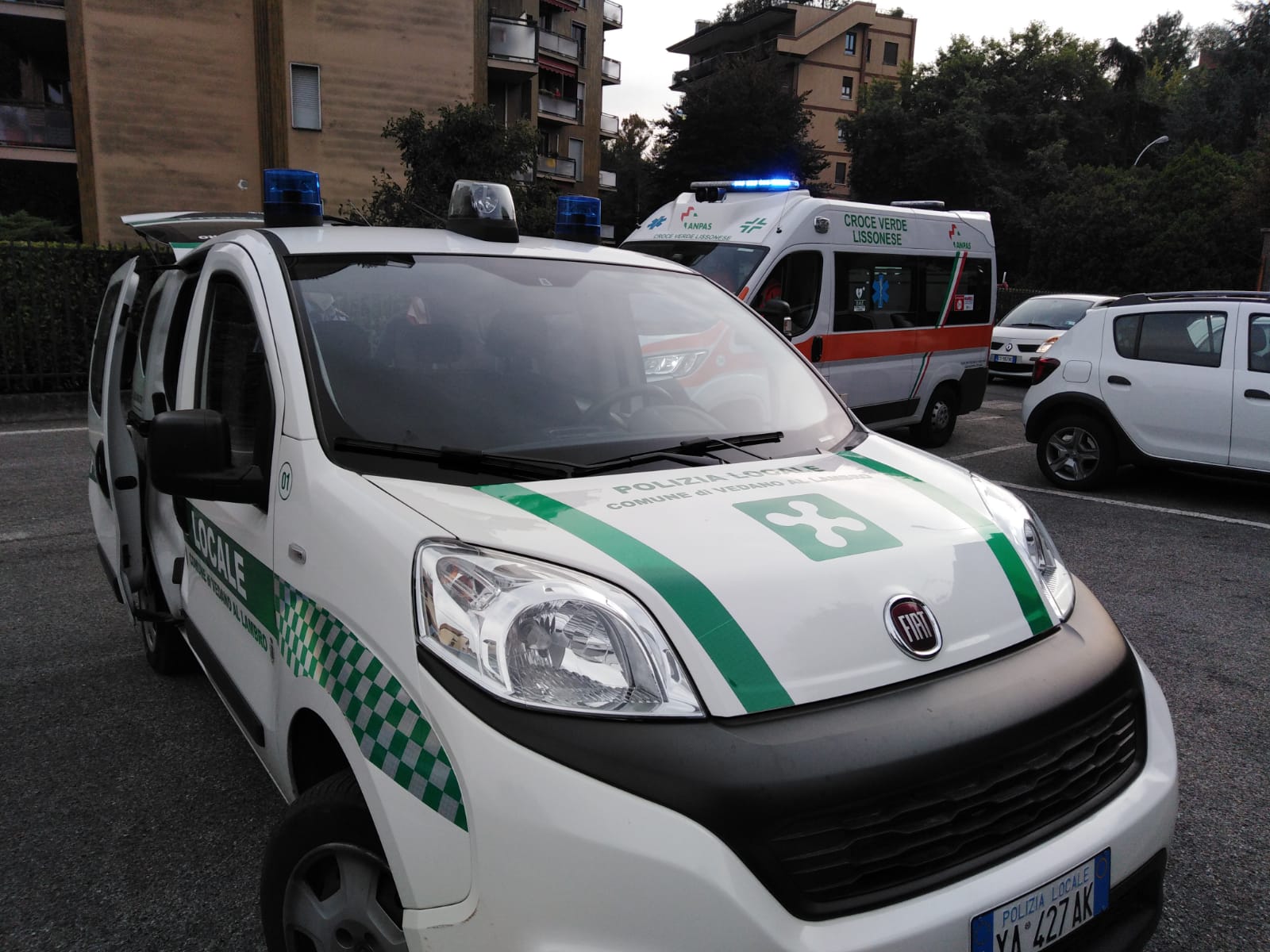 Schianto tra auto e moto: un 16enne in ospedale - FOTO - Prima Monza