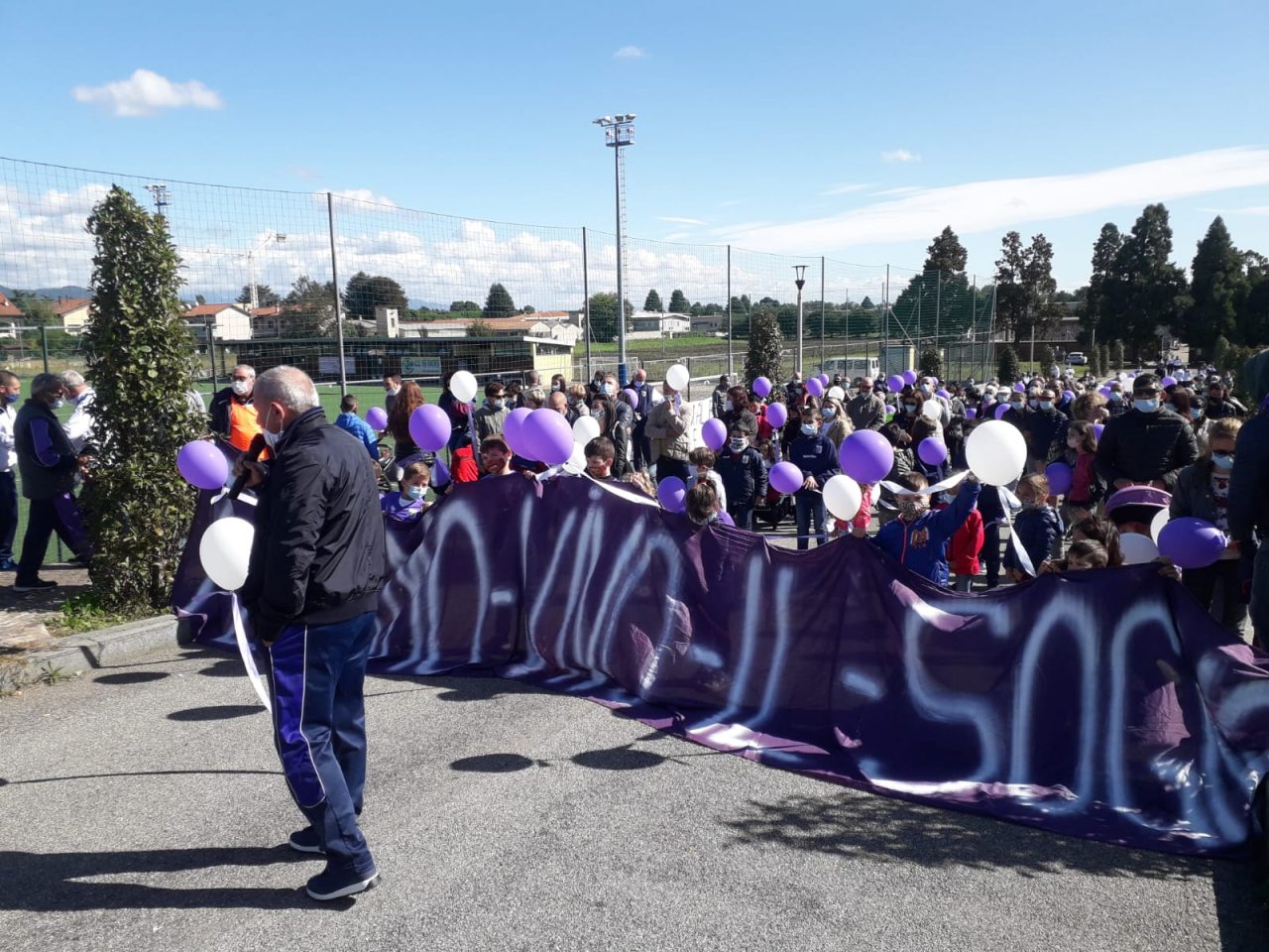 In 400 in piazza per sostenere la Nuova ronchese