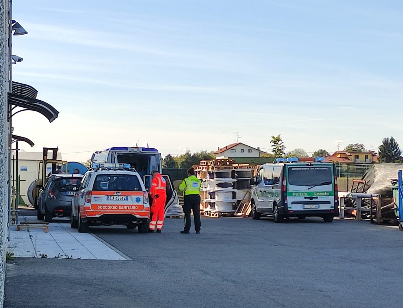 Ornago: ambulanza e automedica in via Grassi per un infortunio sul lavoro