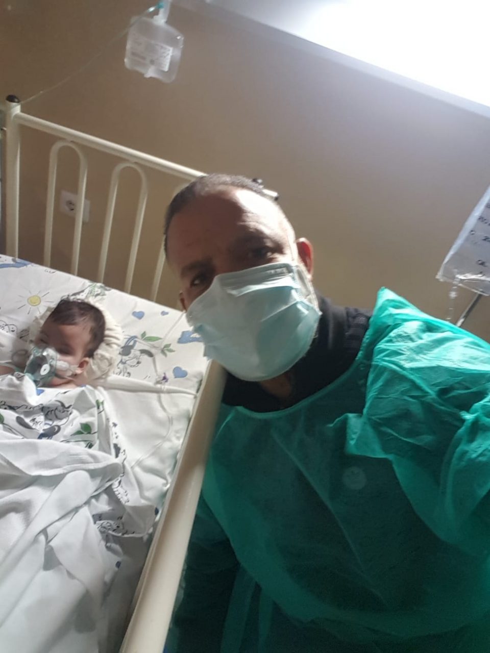 Bimbo di otto mesi lotta per la vita in ospedale, il papà: “Speriamo in un miracolo”