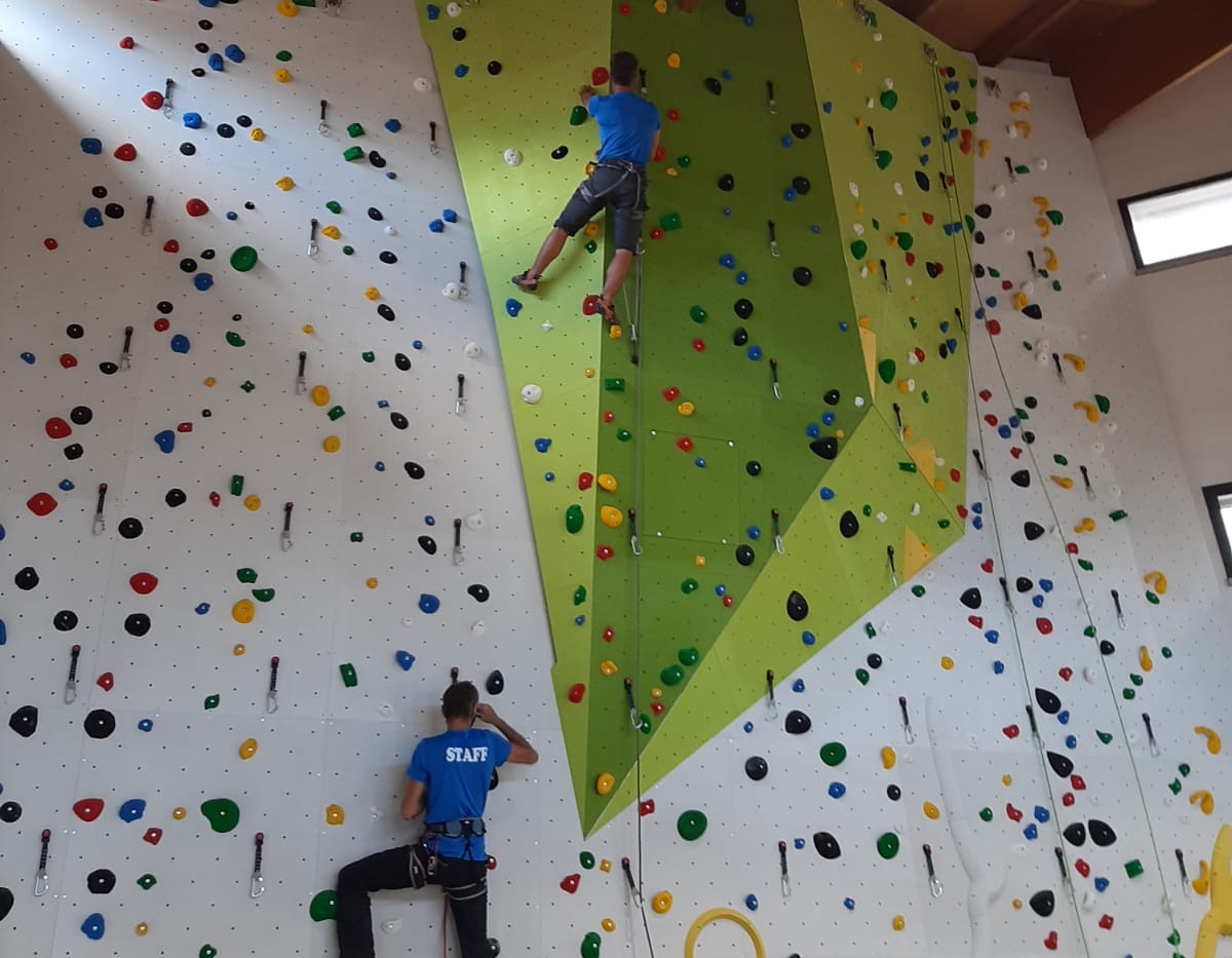 Lissone montagna parete arrampicata Cai viale Platani scuola buonarroti