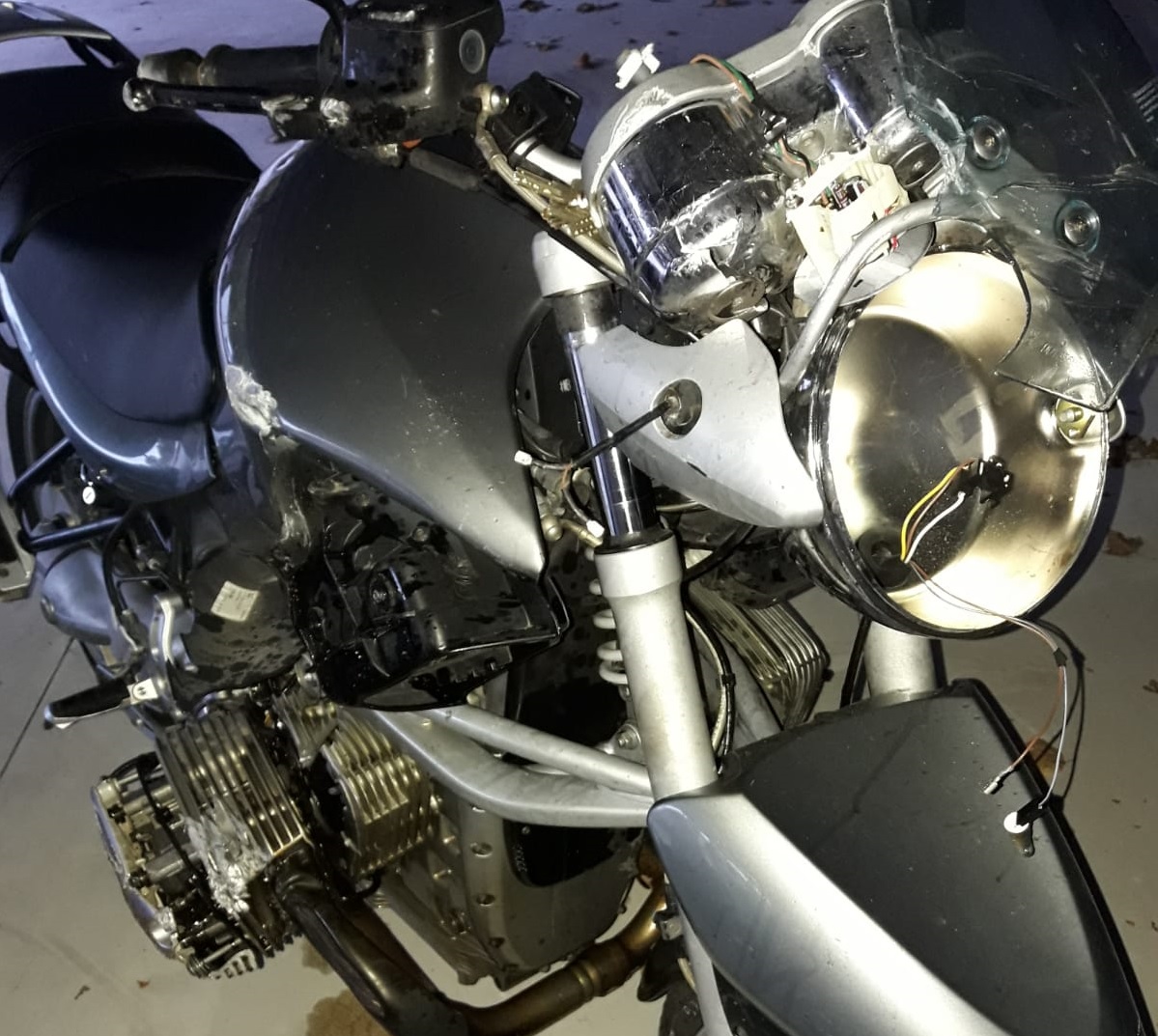 Schianto in moto nella notte: 48enne in ospedale