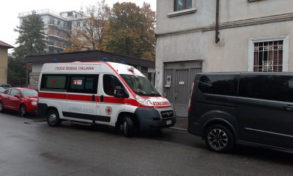 Malore mentre sanificano la scuola: paura per due bidelle