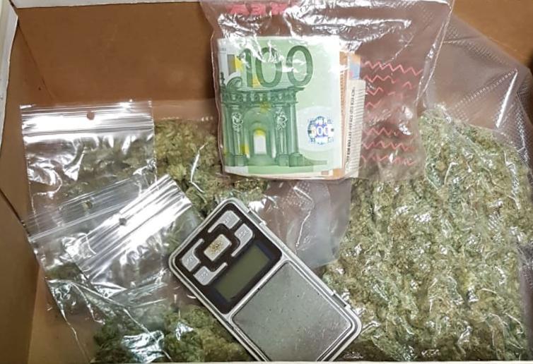 Seregno: 24enne trovato con marijuana e mille euro in contanti finisce nei guai