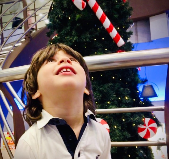 Ha chiesto un’autocertificazione speciale per Babbo Natale al premier Conte, domani ospite a “I Fatti Vostri”