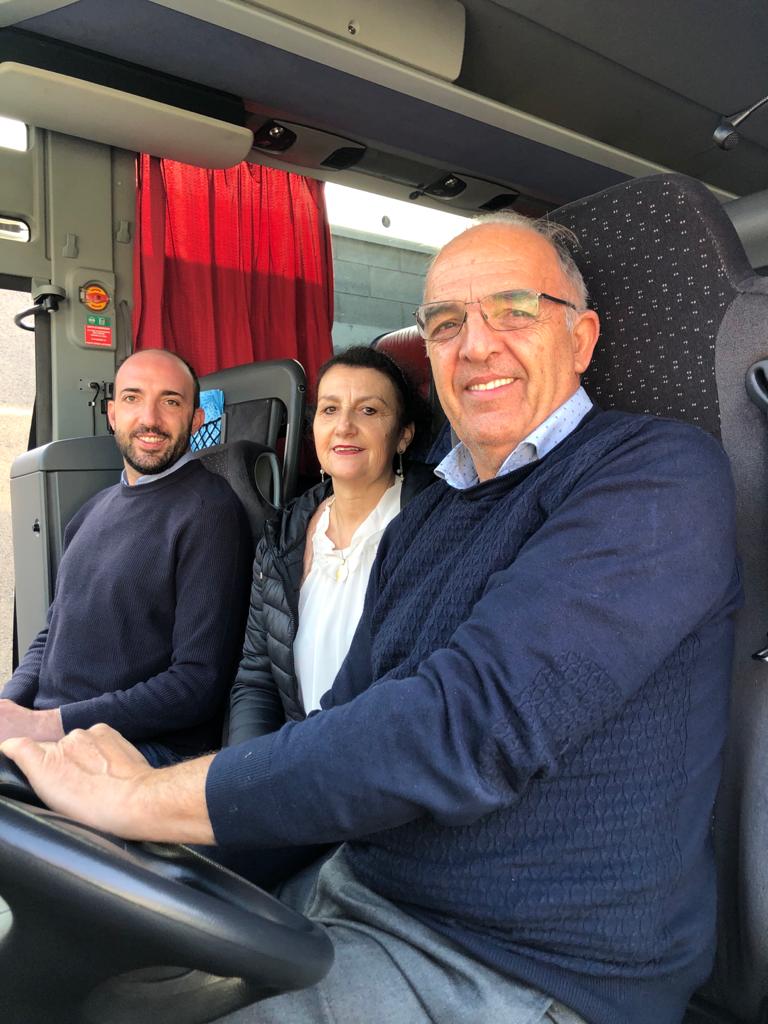 Protesta a Milano  con tutta la famiglia per chiedere i ristori Ncc bus