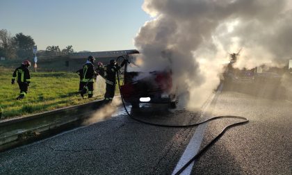 Camion a fuoco sulla Statale 36 