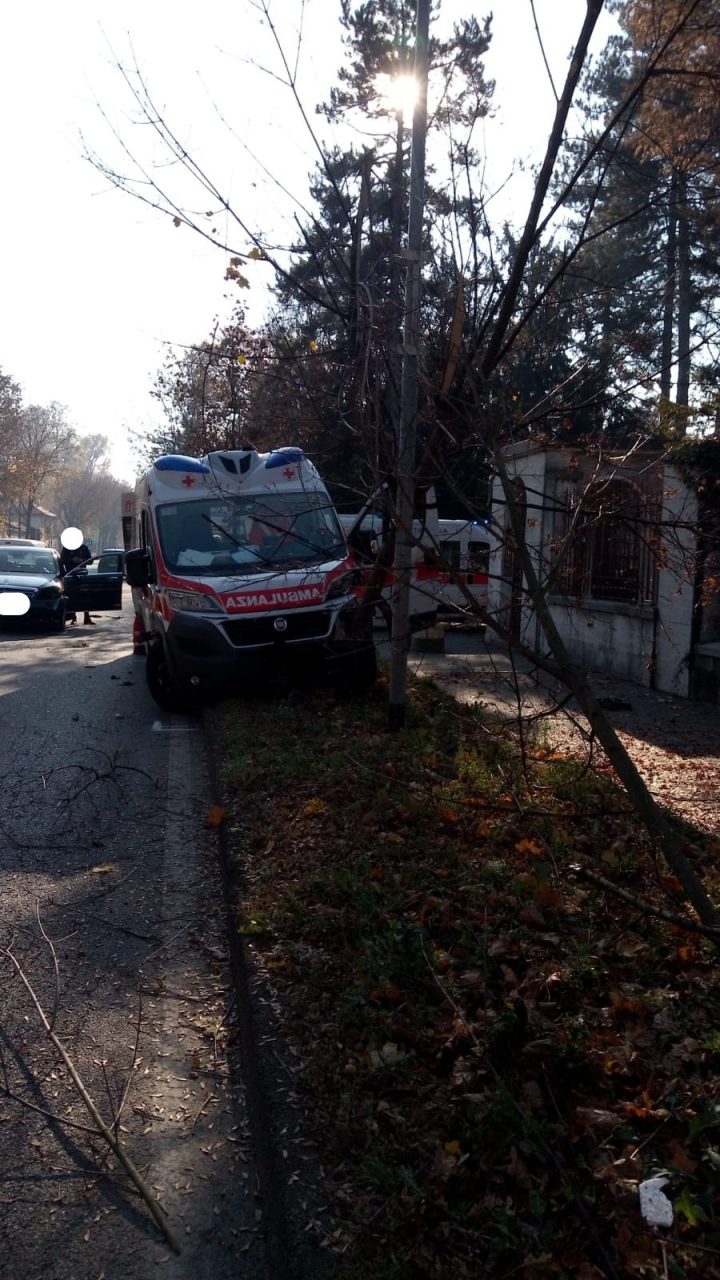 Incidente in viale Brianza: coinvolta un’auto e un’ambulanza