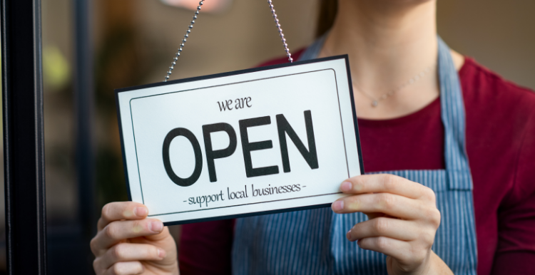 Cosa resta aperto e cosa no da domani in Lombardia