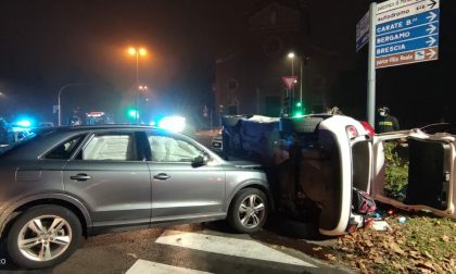 Scontro tra due auto in via Battisti: intervengono i pompieri FOTO