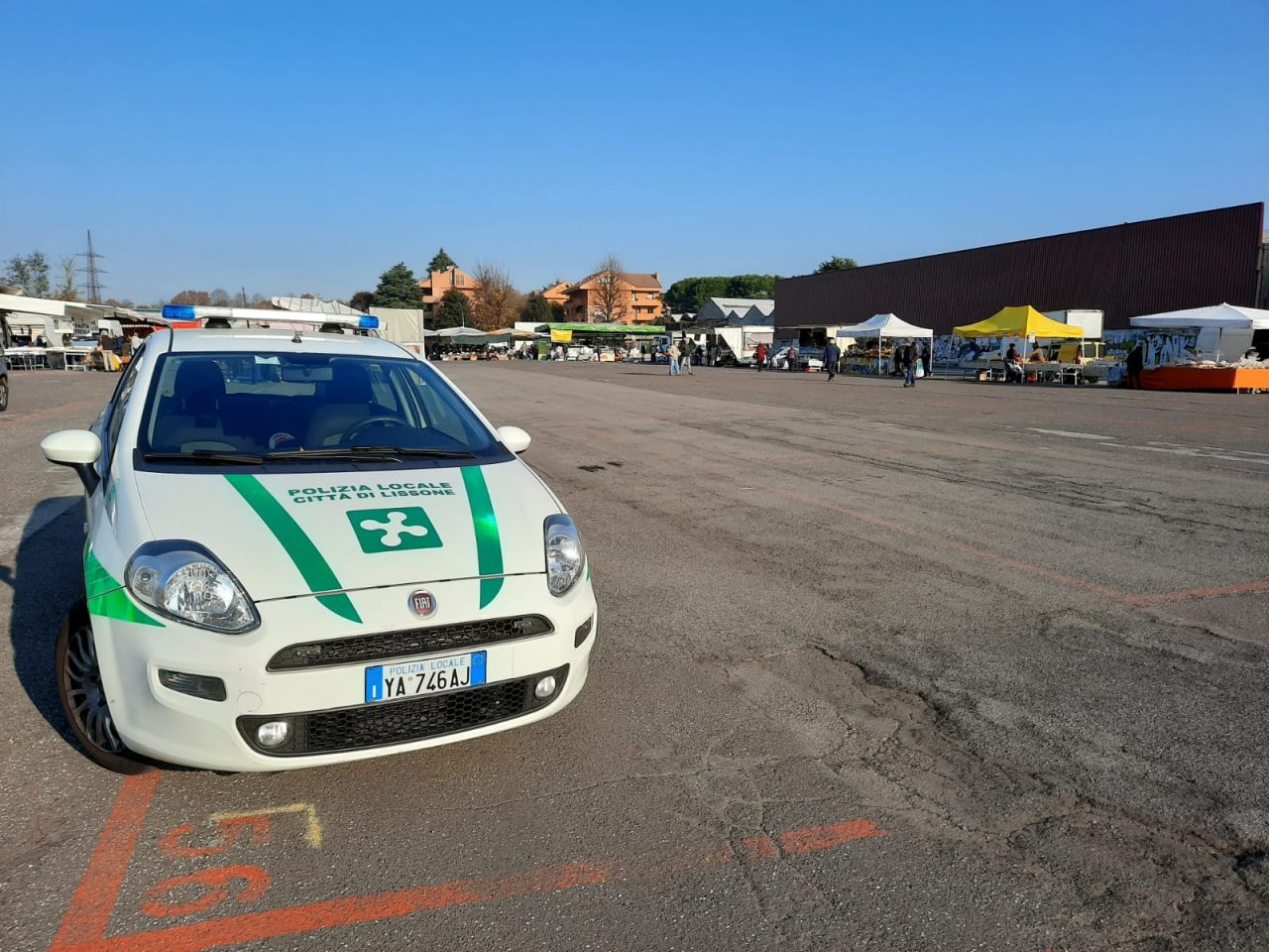 Coronavirus, al mercato solo alimentari e Polizia locale