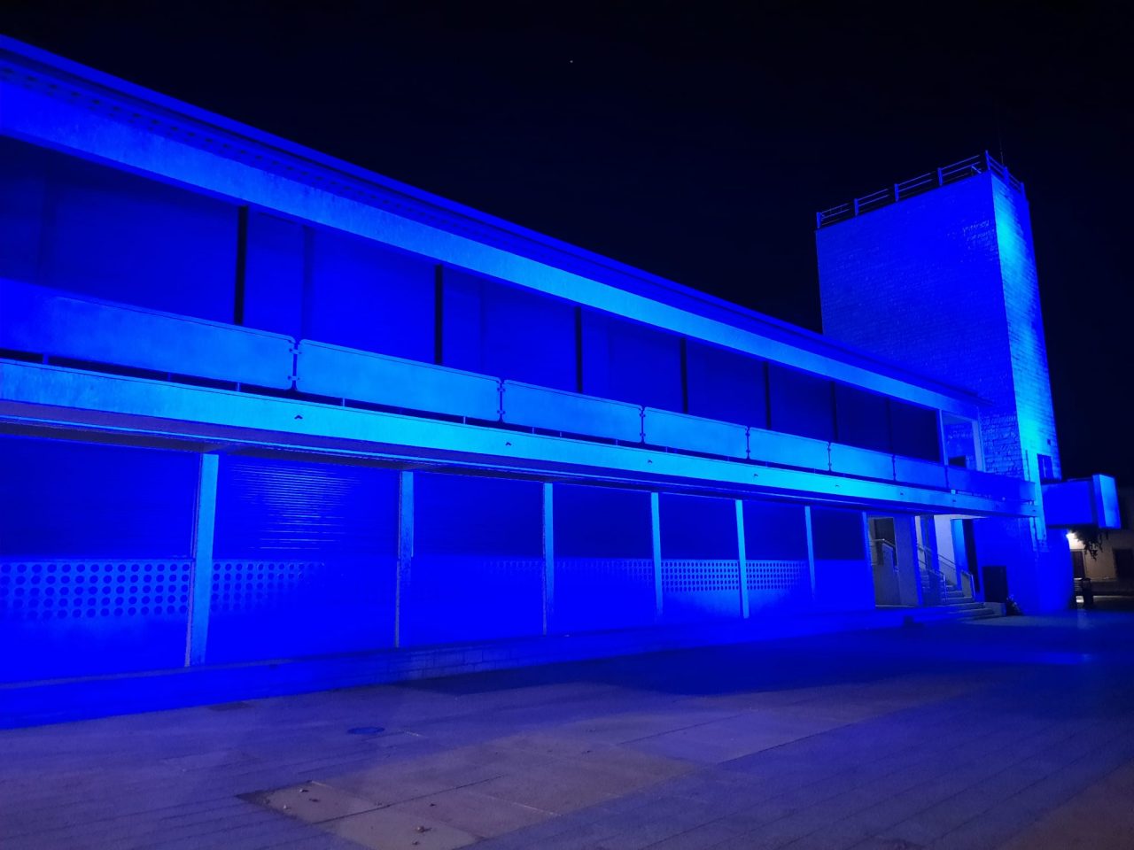 Giornata dei diritti dell’infanzia e Palazzo Terragni si colora di blu