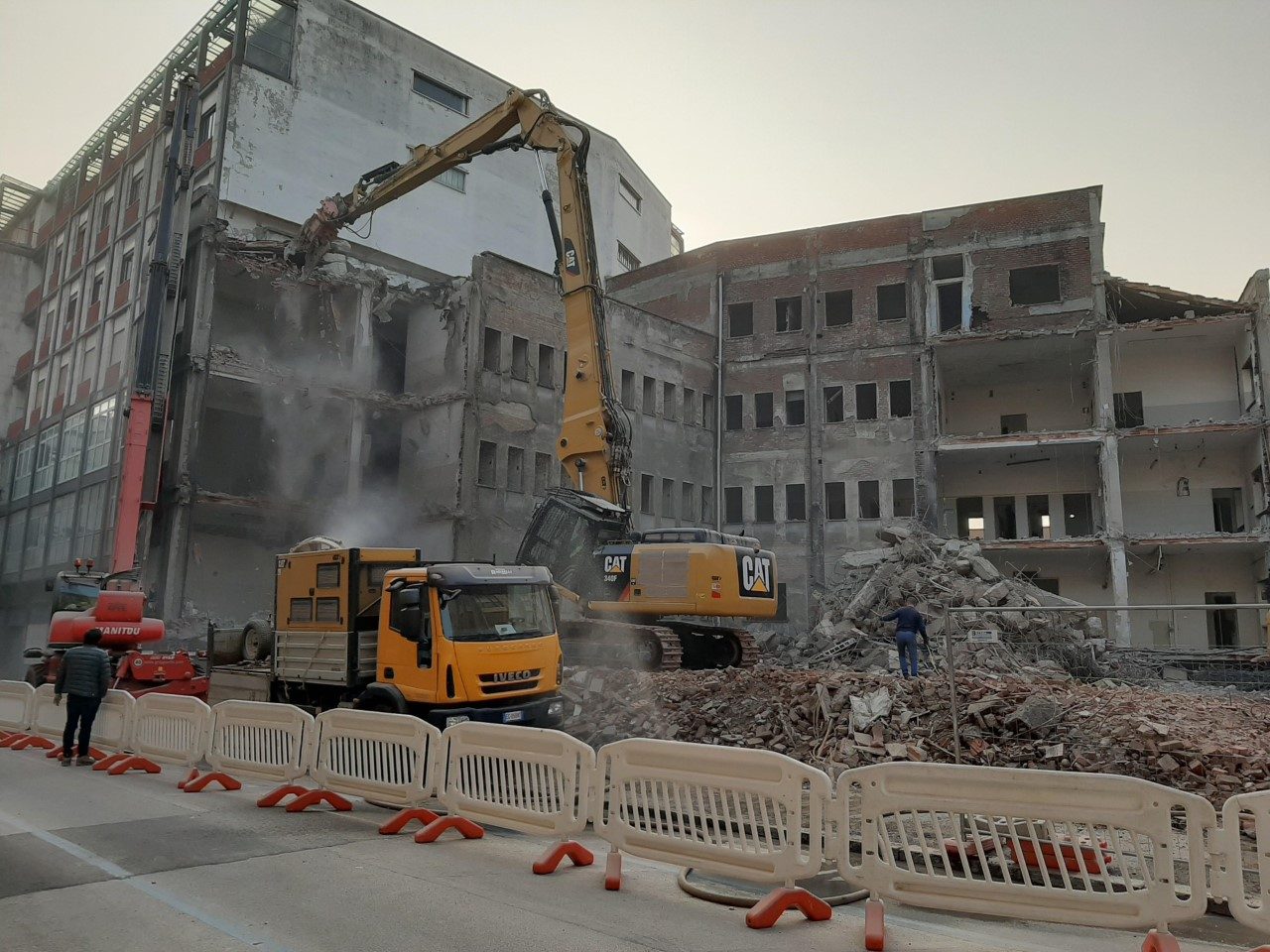 Lavori in corso in centro Monza: al via la demolizione dell’ex Inam