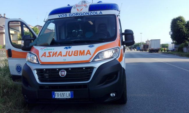 Sperona un motociclo: ferito gravemente un adolescente