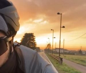Percorre 200 km in bici senza mai uscire dal suo Comune: l’impresa di Dario