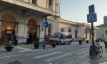 Ha un malore in stazione, ma non vuole salire sull'ambulanza