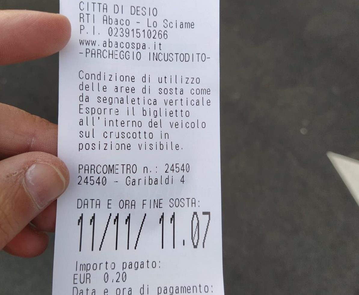 “L’Amministrazione sospende le strisce blu, ma in realtà si paga ancora”
