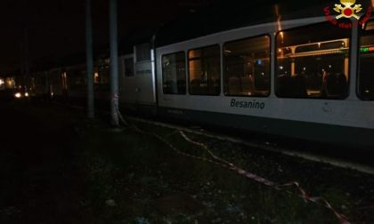 Paura, 20 persone chiuse in un treno, arrivano i Vigili del fuoco