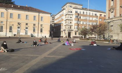 Studenti in piazza contro la didattica a distanza: "Inefficace"