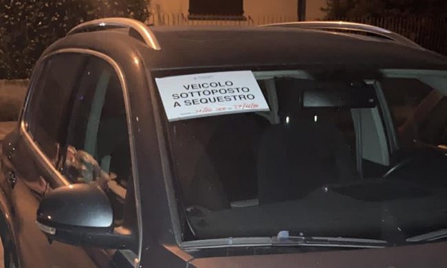 Va in giro col Suv, ma senza assicurazione: addio veicolo
