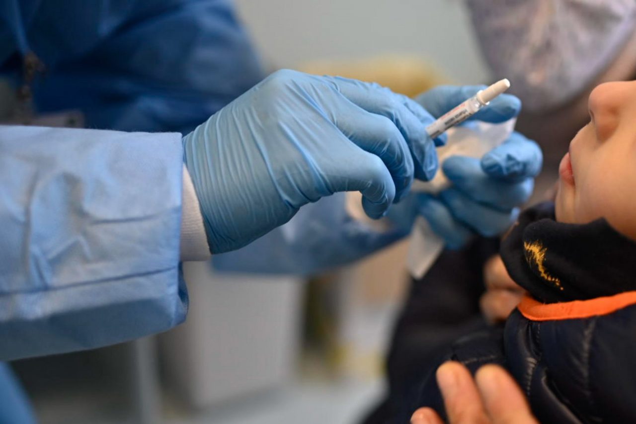 Vaccini ai bimbi ancora disponibili, ecco come prenotare