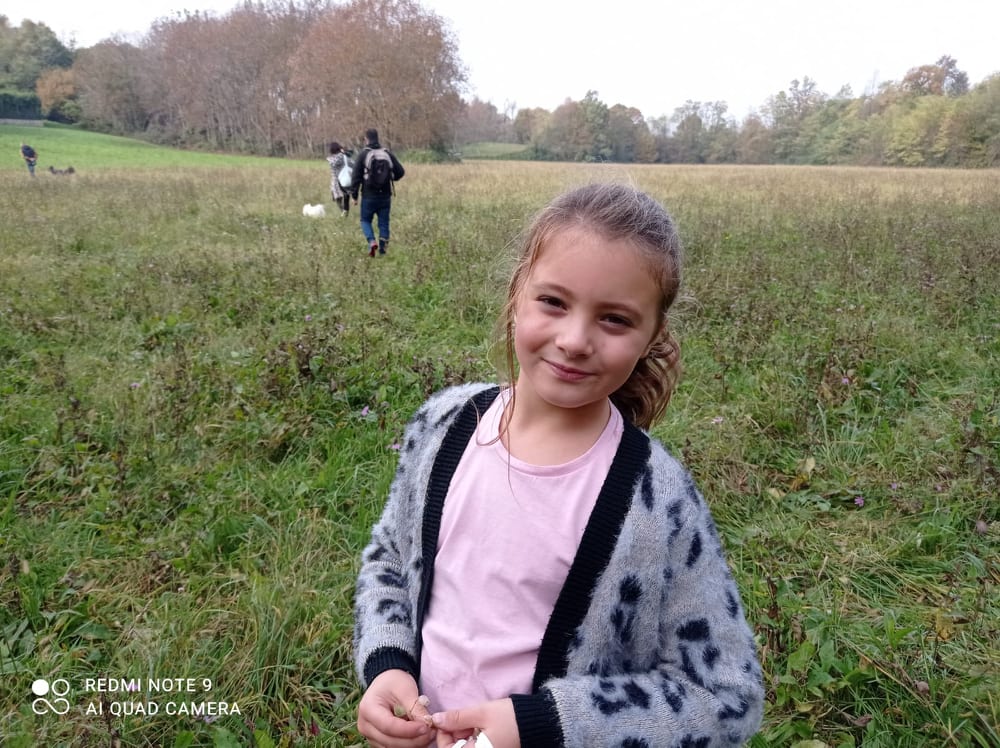 Volontaria a 8 anni: porta coperte ai senza tetto