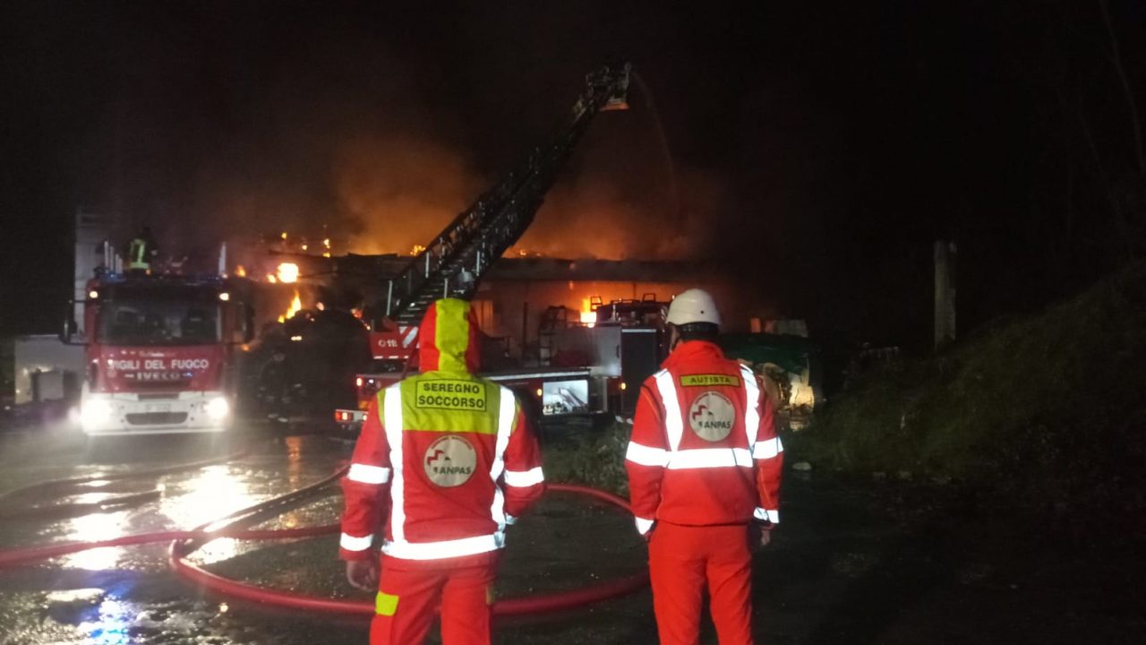 Triuggio Incendio azienda via Rimembranze